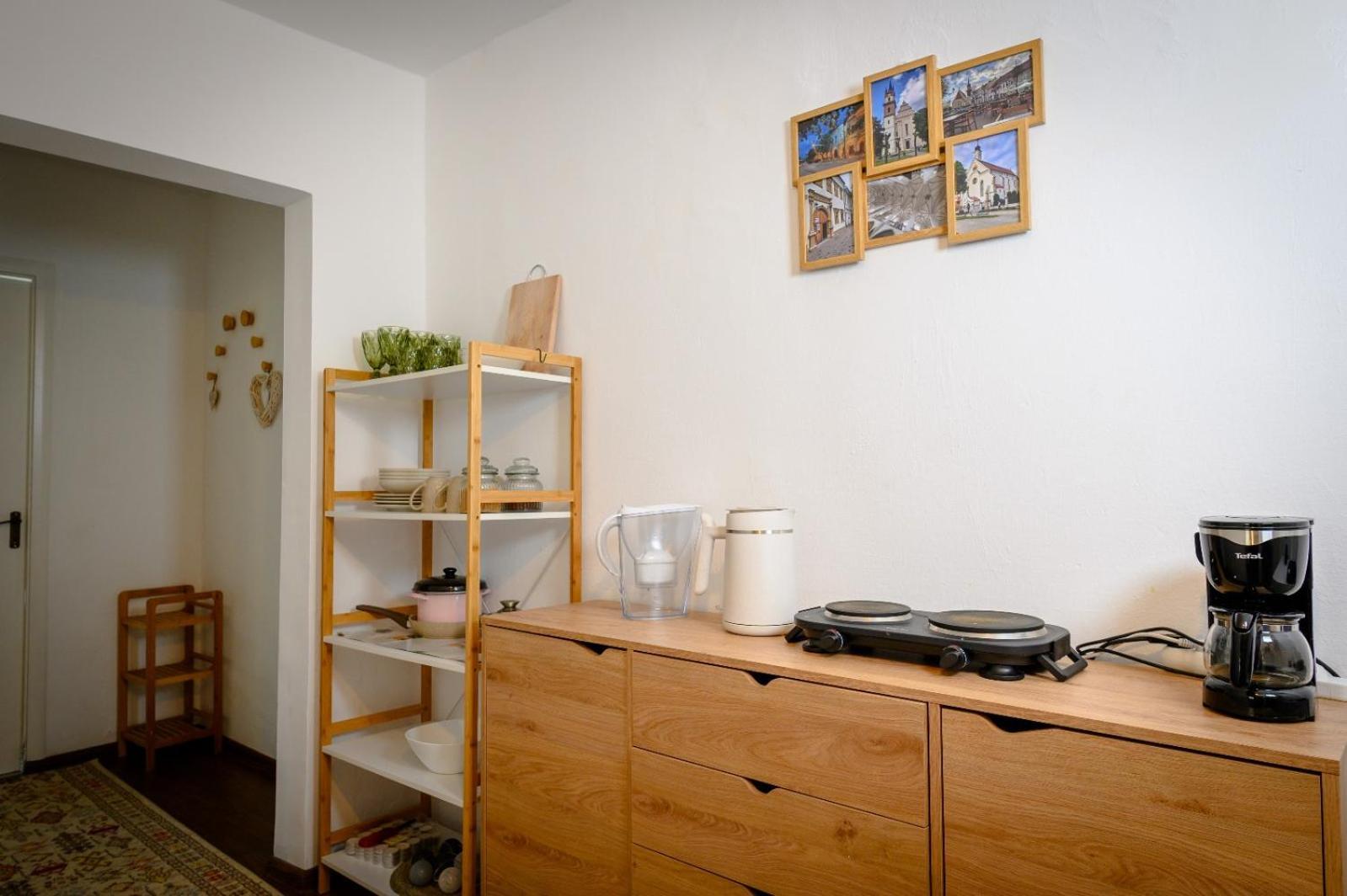 Apartament Corina Cu Parcare Bistriţa Exteriör bild