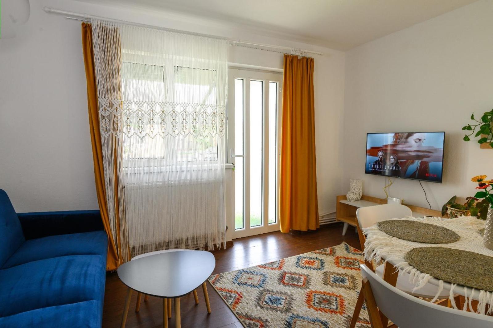 Apartament Corina Cu Parcare Bistriţa Exteriör bild